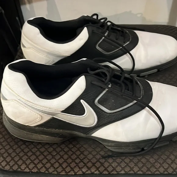 Nike Golf Shoes - Picture 4 of 7